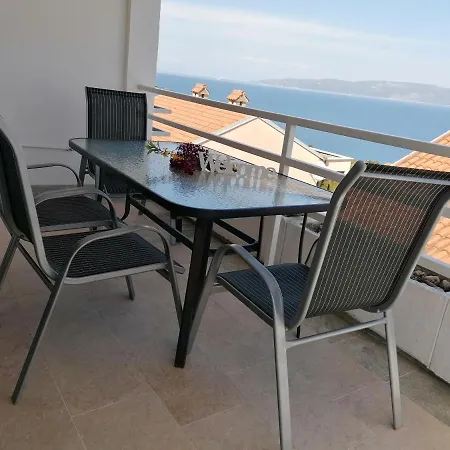 4 Roses Apartment